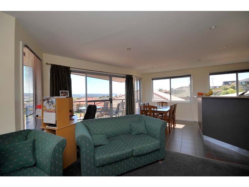 1/15 Rothesay Close, Newnham TAS 7248