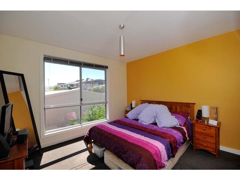 1/15 Rothesay Close, Newnham TAS 7248