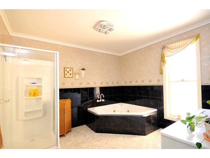 938 Pateena Road, Longford TAS 7301