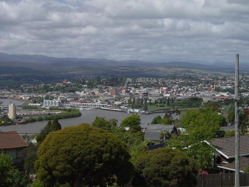 17 Whitford Grove, Trevallyn TAS 7250