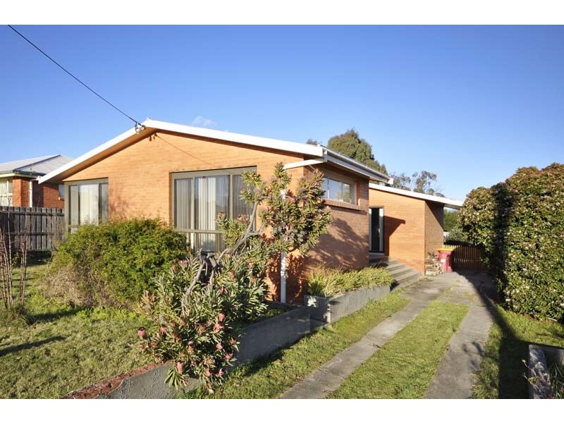 17 Snow Street, Newnham TAS 7248