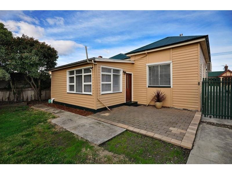 8 Henty Street, Invermay TAS 7248