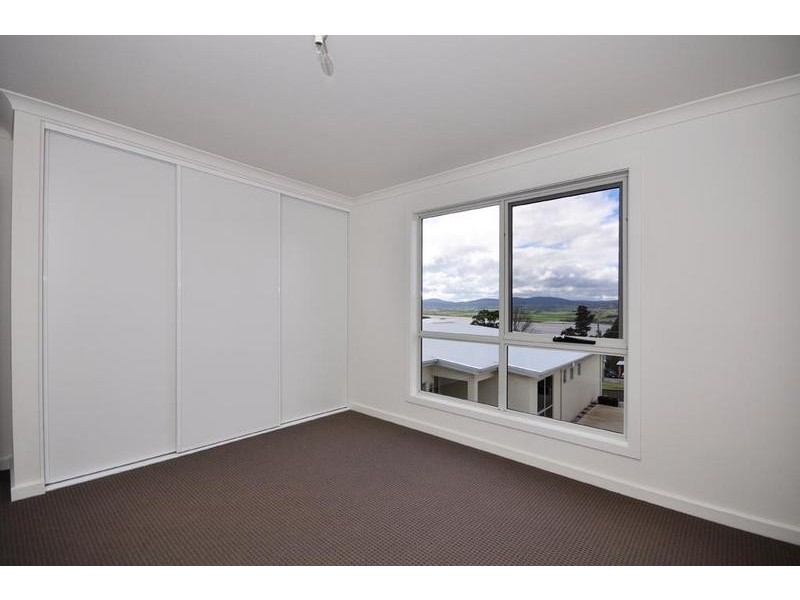 1 & 2/4 Carries Close, Riverside TAS 7250