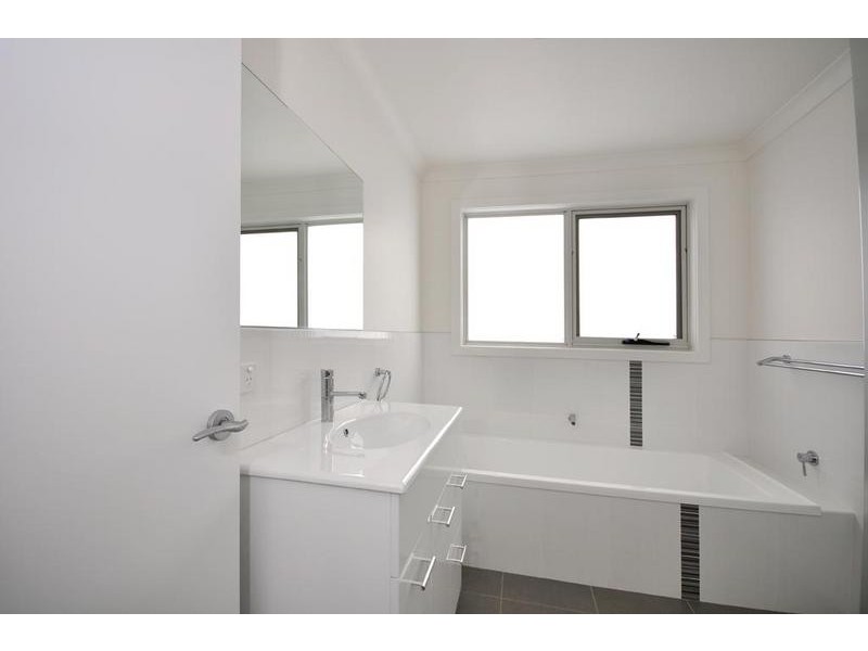 1 & 2/4 Carries Close, Riverside TAS 7250