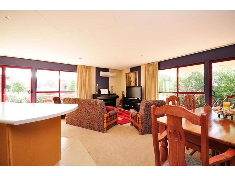 9 Pocket Place, Newnham TAS 7248