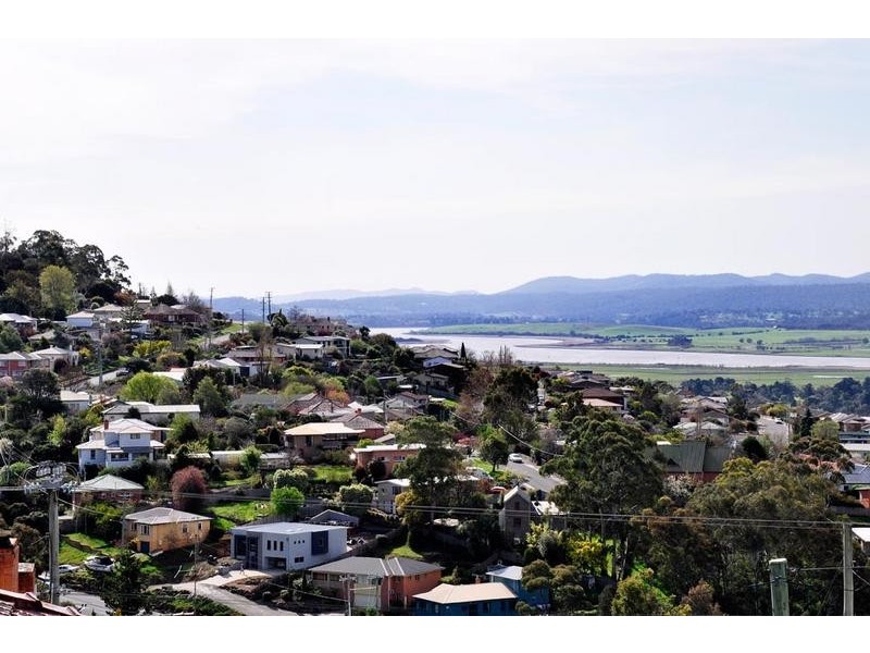 8 Denman Road, Trevallyn TAS 7250