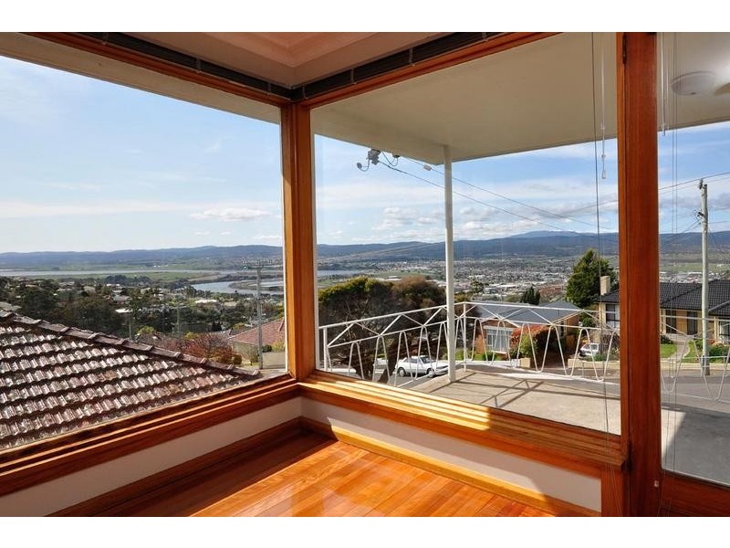 8 Denman Road, Trevallyn TAS 7250