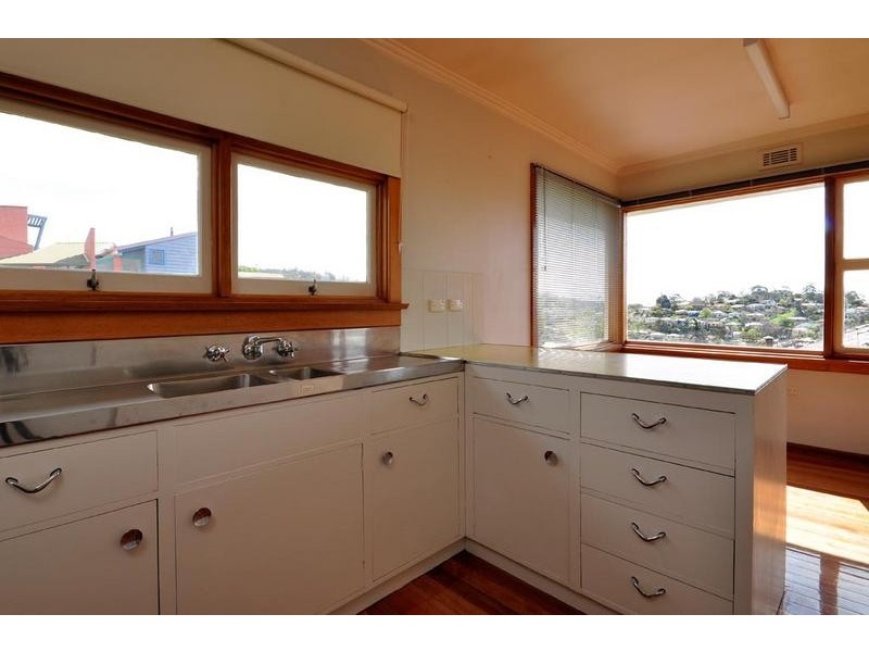 8 Denman Road, Trevallyn TAS 7250