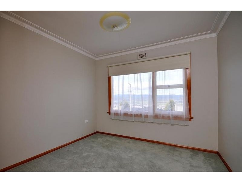 8 Denman Road, Trevallyn TAS 7250