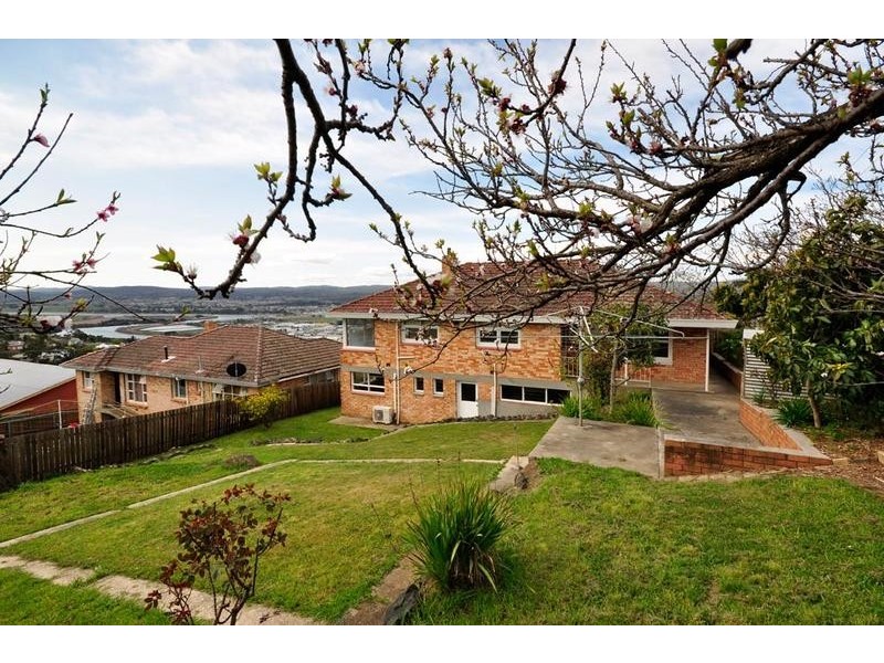 8 Denman Road, Trevallyn TAS 7250