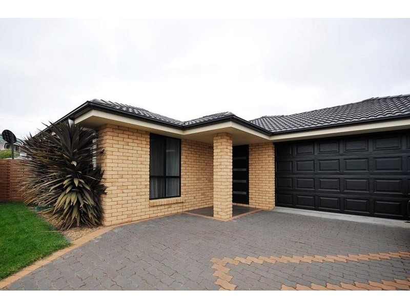 6 Grange Court, Newnham TAS 7248