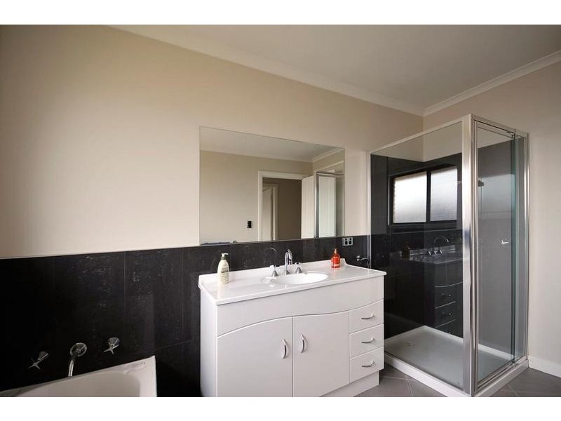 6 Grange Court, Newnham TAS 7248