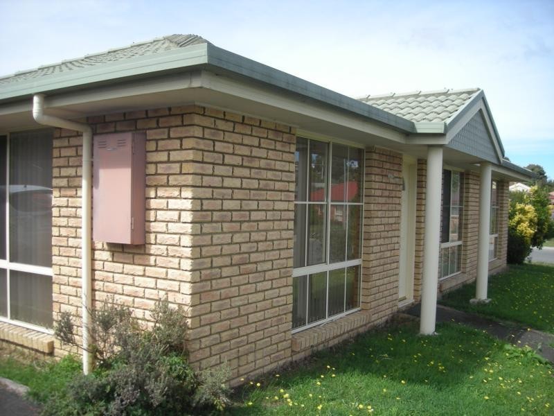 2/2 Kate Place, Summerhill TAS 7250