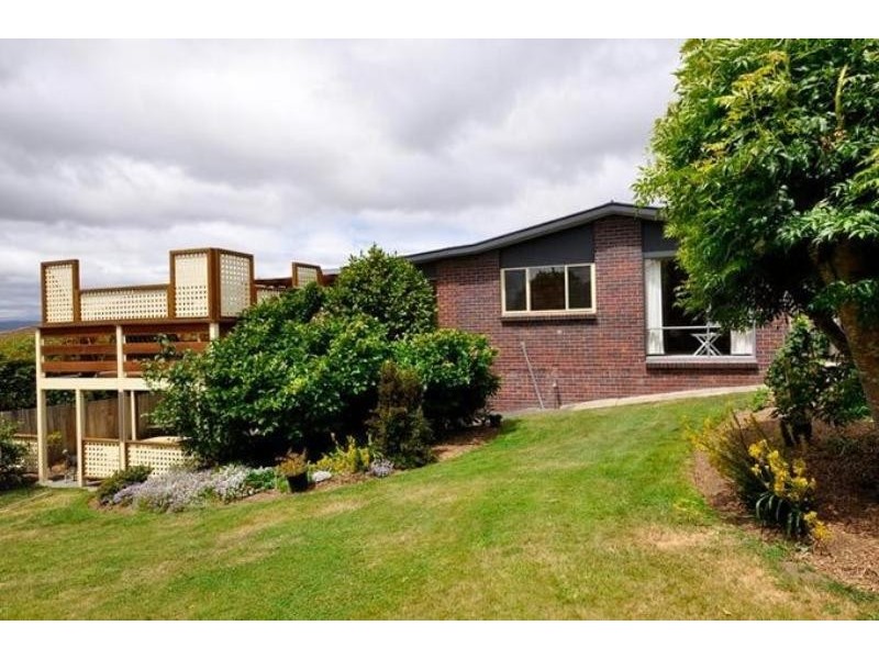 8 Ewart Place, Trevallyn TAS 7250
