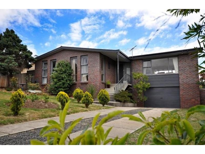 8 Ewart Place, Trevallyn TAS 7250