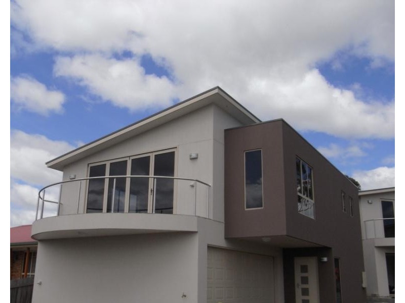 4/35 Rothesay Close, Newnham TAS 7248
