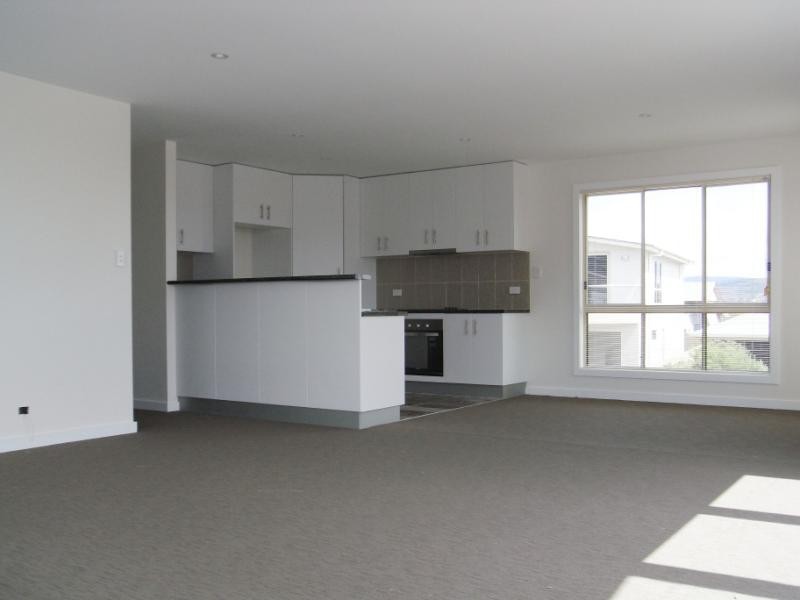 4/35 Rothesay Close, Newnham TAS 7248