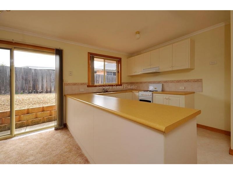 2/51 Parklands Parade, Newnham TAS 7248