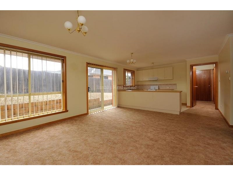 2/51 Parklands Parade, Newnham TAS 7248