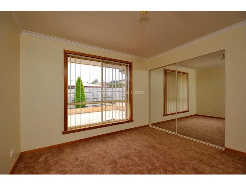 2/51 Parklands Parade, Newnham TAS 7248