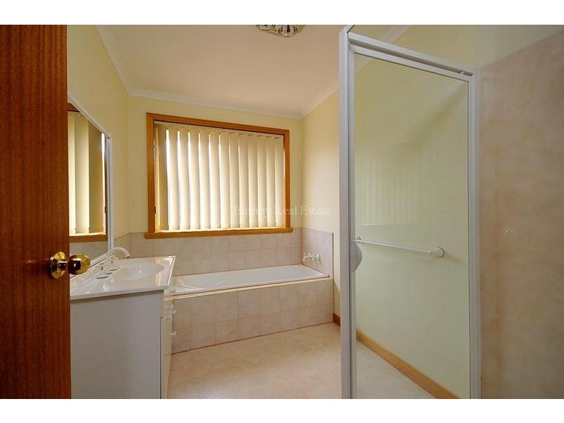 2/51 Parklands Parade, Newnham TAS 7248