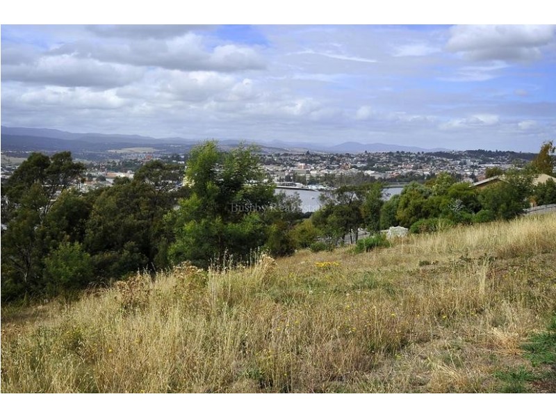 36 Floreat Crescent, Trevallyn TAS 7250
