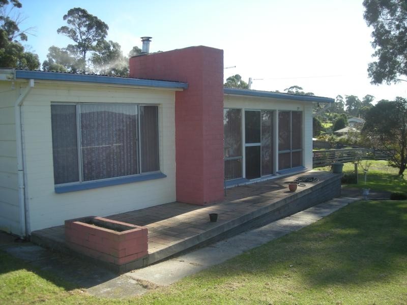 77 Robert St, Beauty Point TAS 7270