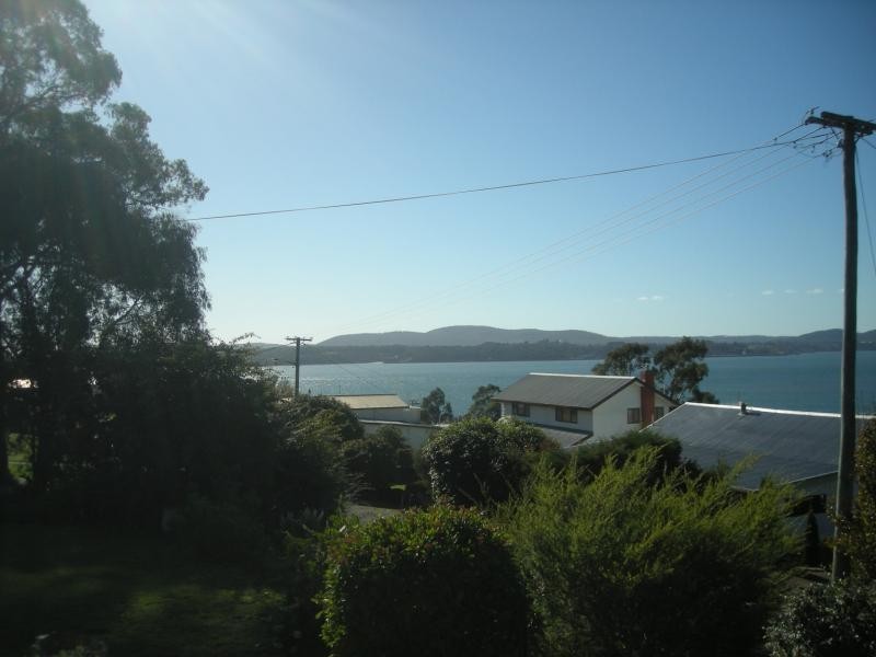 77 Robert St, Beauty Point TAS 7270