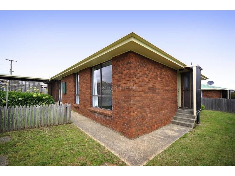2/22 Bishops Drive, Newnham TAS 7248