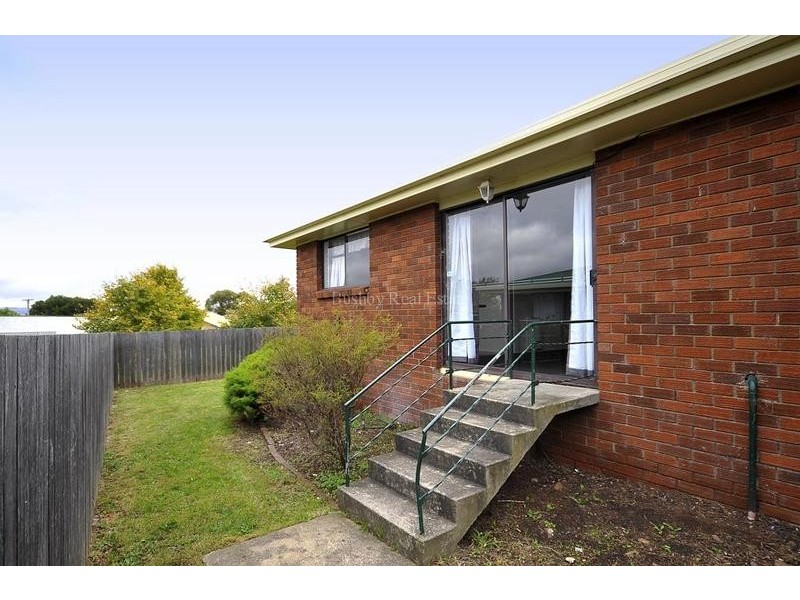 2/22 Bishops Drive, Newnham TAS 7248