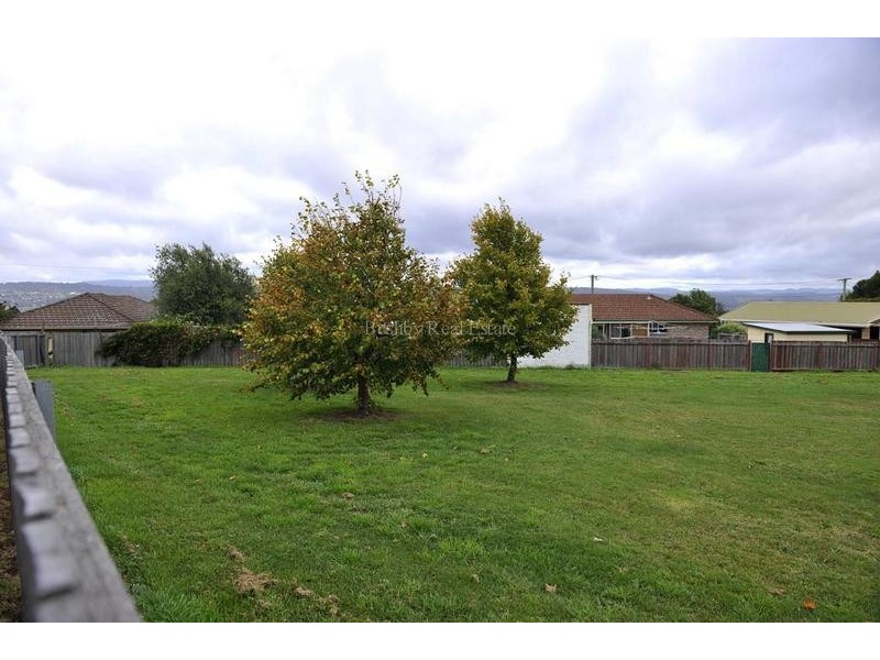 2/22 Bishops Drive, Newnham TAS 7248
