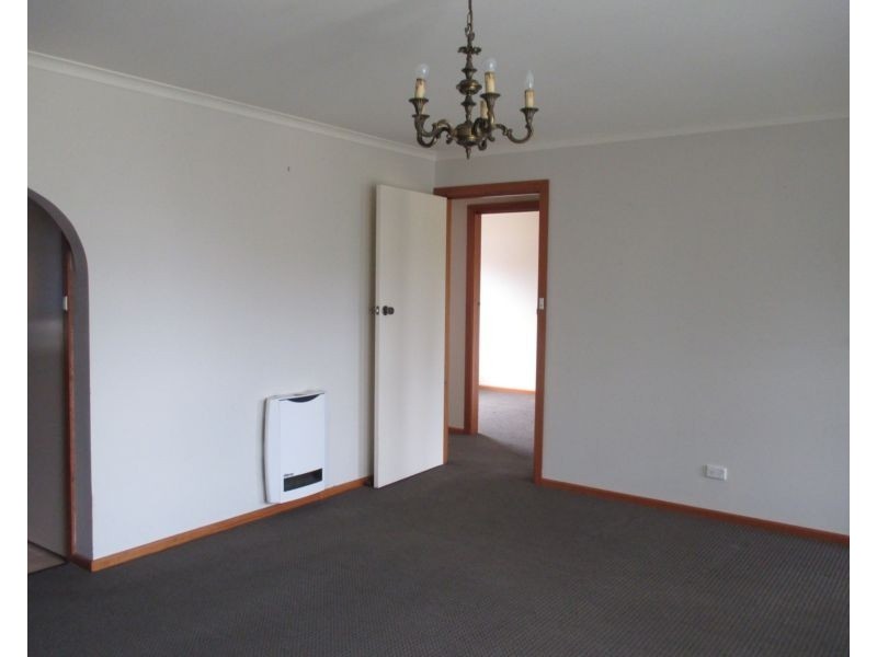 2/18 Bronzewing Avenue, Newnham TAS 7248