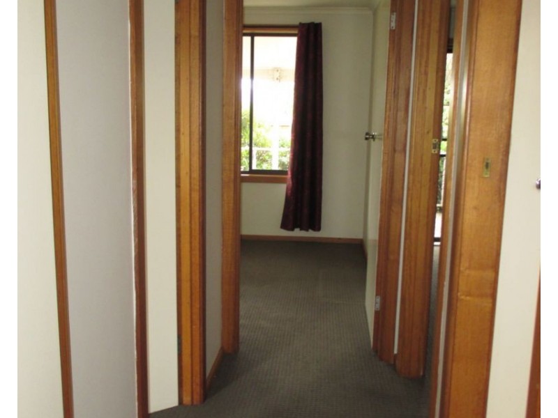 2/18 Bronzewing Avenue, Newnham TAS 7248