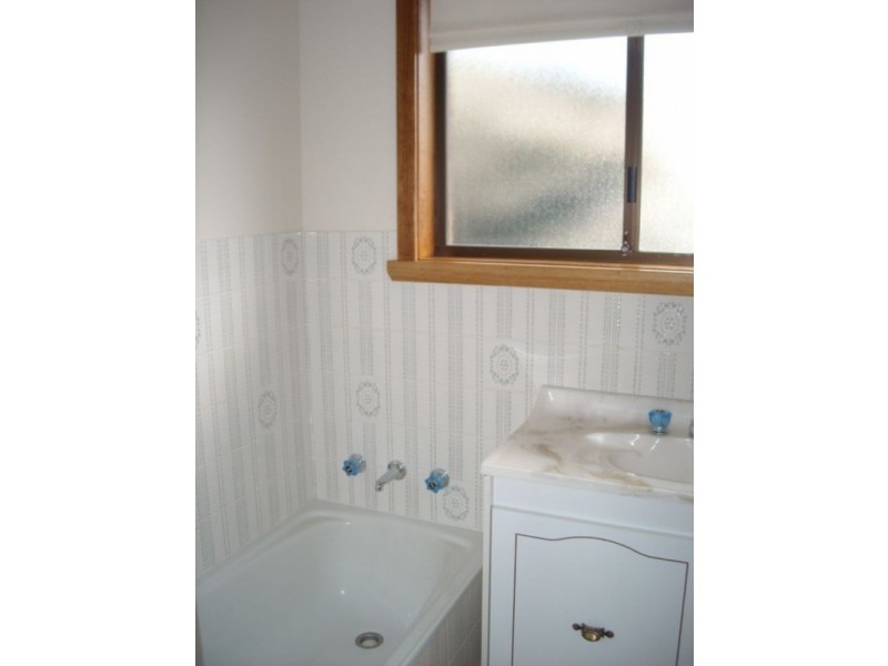 2/8 Rennie Court, Norwood TAS 7250