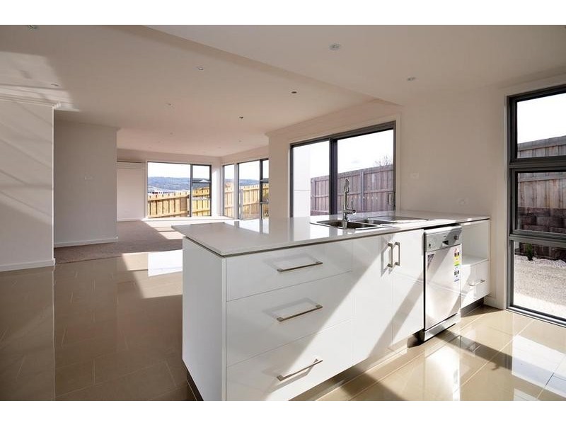 2/161 Alanvale Road, Newnham TAS 7248