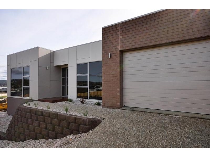 2/161 Alanvale Road, Newnham TAS 7248