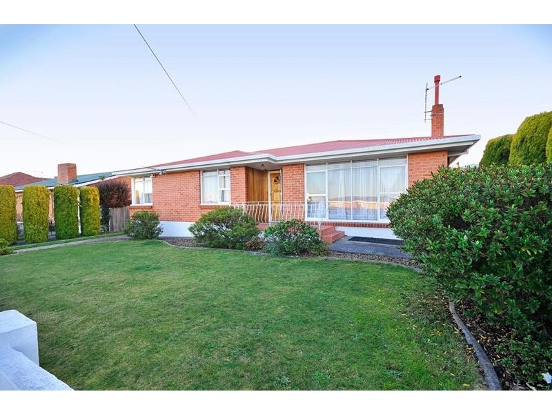16 Cornwall Crescent, Newnham TAS 7248