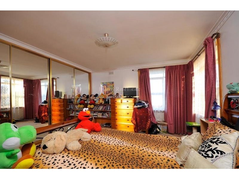 16 Cornwall Crescent, Newnham TAS 7248