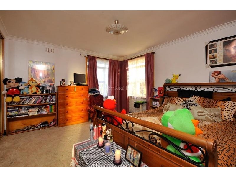 16 Cornwall Crescent, Newnham TAS 7248