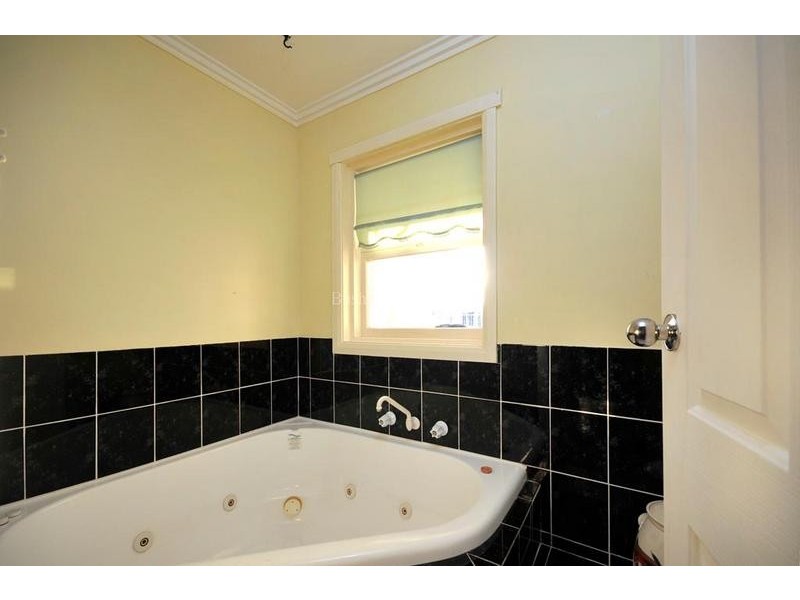 16 Cornwall Crescent, Newnham TAS 7248