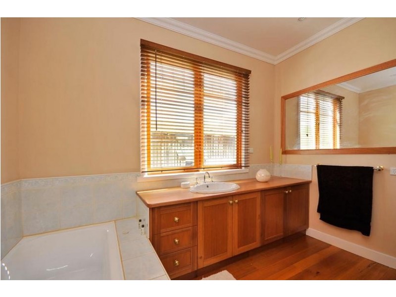 42 Adelaide Street, Westbury TAS 7303