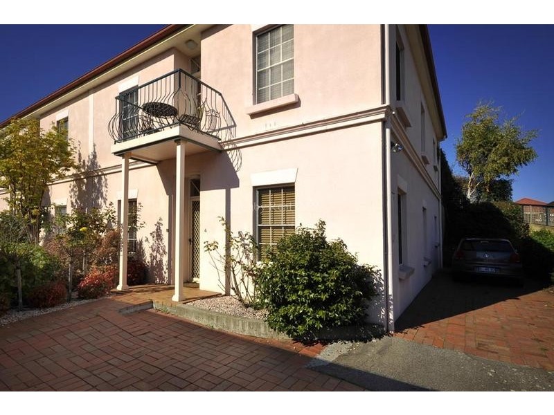 4 St John Square, Launceston TAS 7250