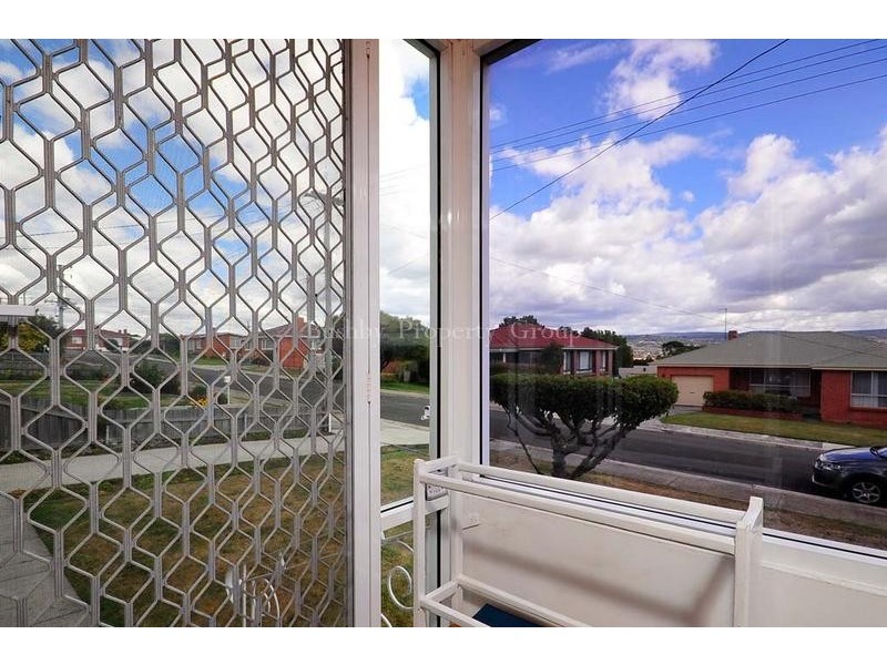 10 Karpaty Avenue, Newnham TAS 7248