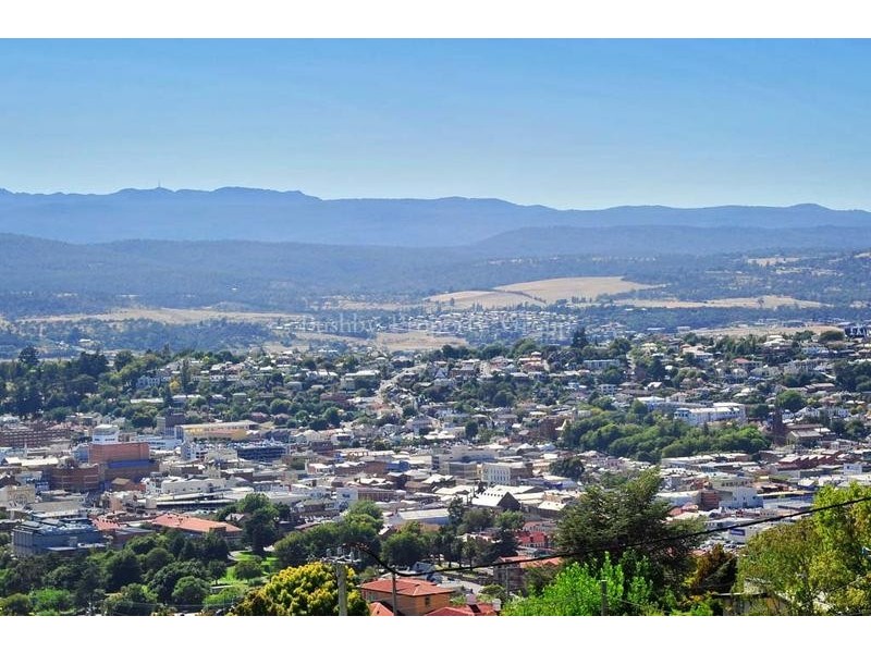 14 Dandenong Road, Trevallyn TAS 7250