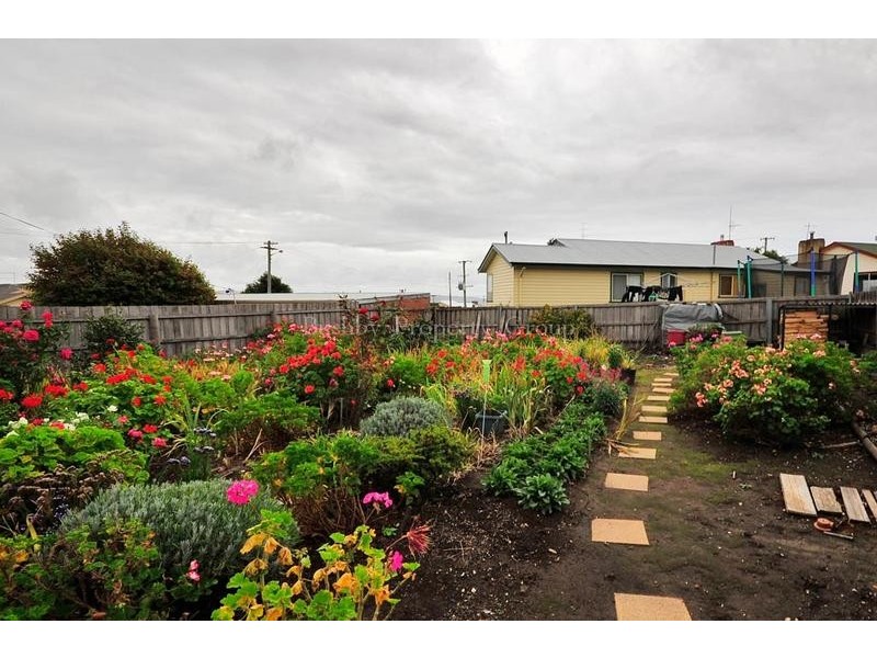 2 Tompsons Lane, Newnham TAS 7248