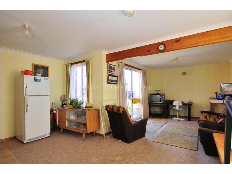 18 Cornwall Crescent, Newnham TAS 7248