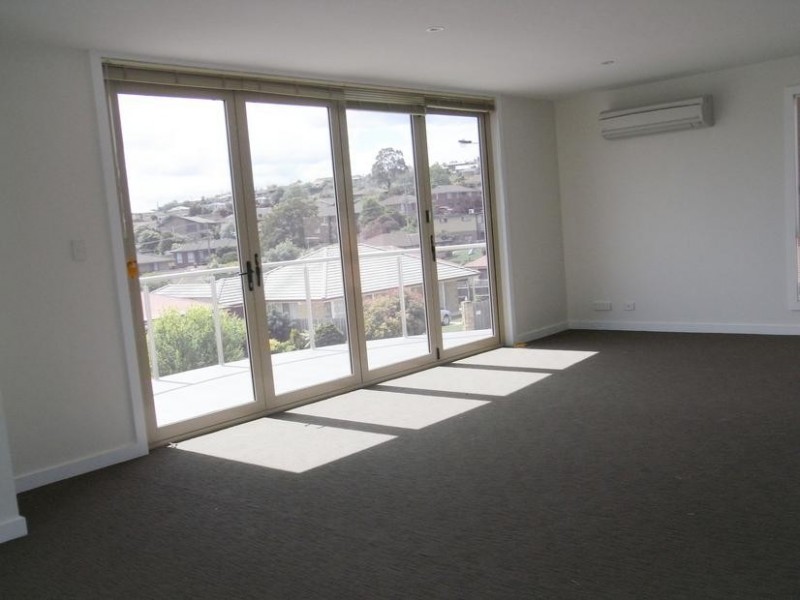 2/35 Rothesay Close, Newnham TAS 7248