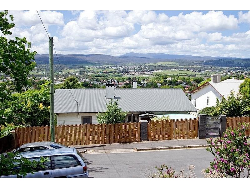 5 Churchill Crescent, Newstead TAS 7250