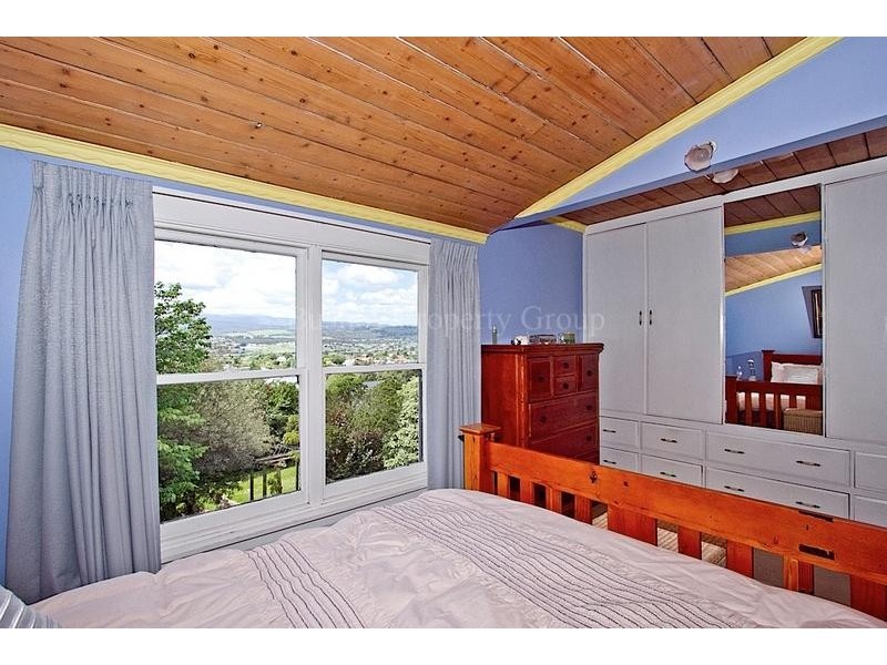 5 Churchill Crescent, Newstead TAS 7250