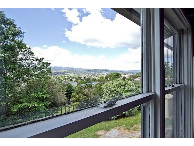 5 Churchill Crescent, Newstead TAS 7250